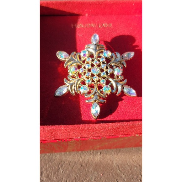 Vtg Macy's Holiday Lane Snowflake Rhinestone Brooch Pin - Picture 4 of 6